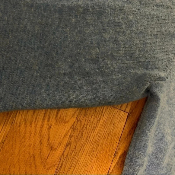 L.L.Bean Blue 100%  Cashmere Sweater Size Medium - Picture 5 of 8